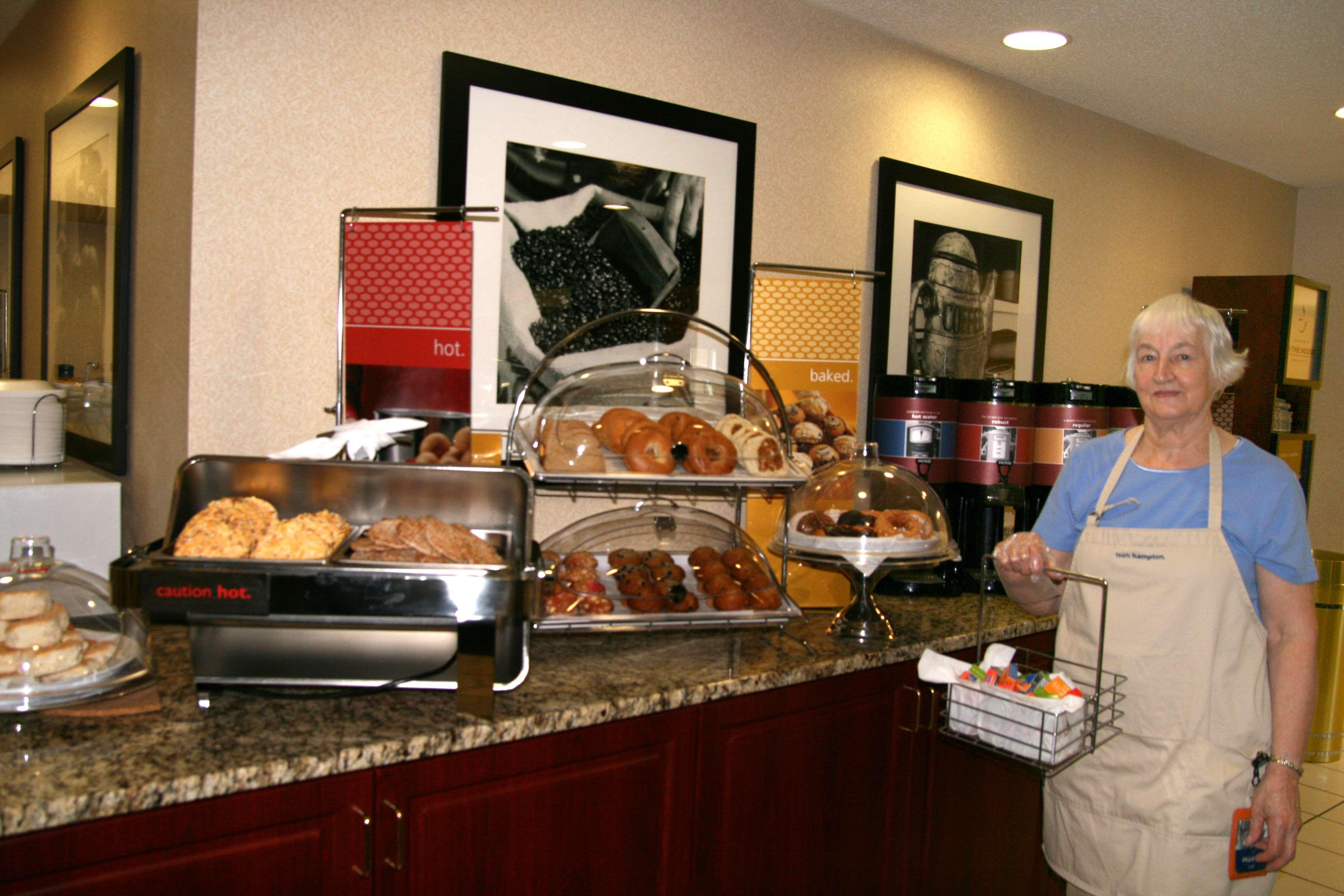 Hampton Inn Sandusky-Central Restaurant photo