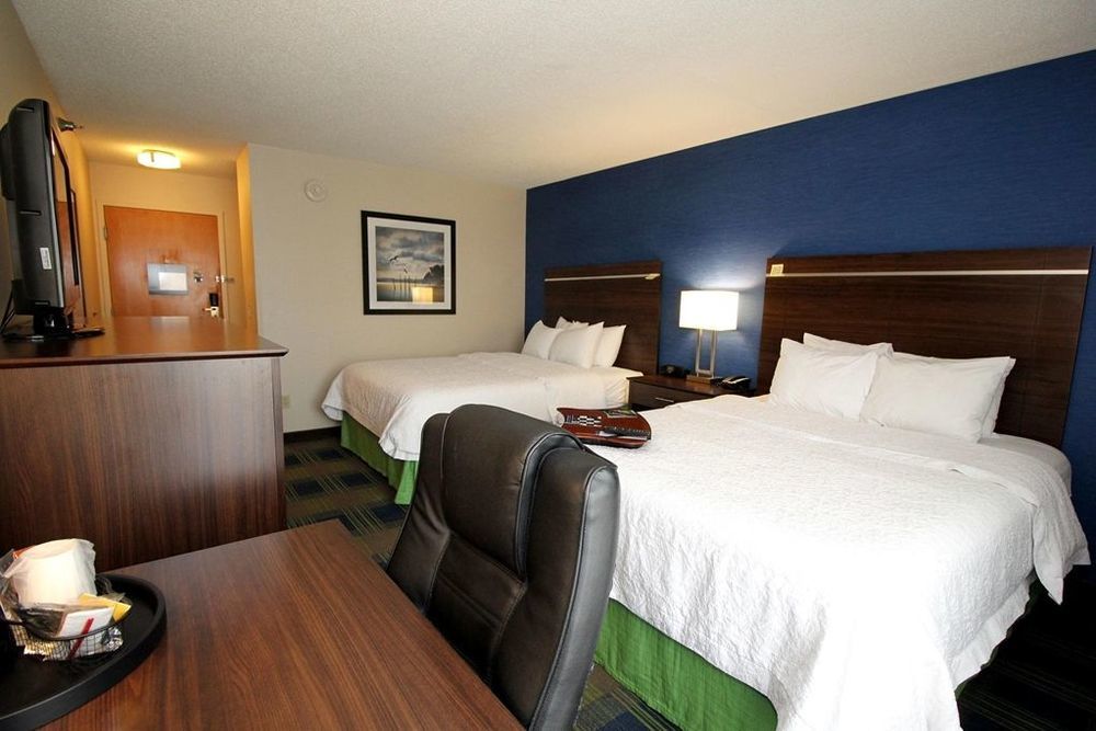 Hampton Inn Sandusky-Central Room photo